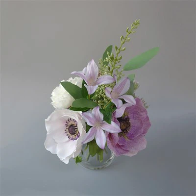 용기를 이용한 가짜 꽃꽂이